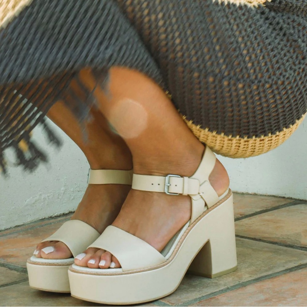 Dolce Vita Elly Platform Sandals in Vanilla Leather